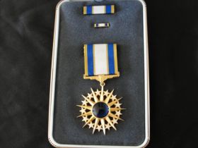 United States Air Force Dist. Service Medal Set in Display Case