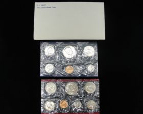 1981 U.S. Mint P&D Uncirculated Coin Set